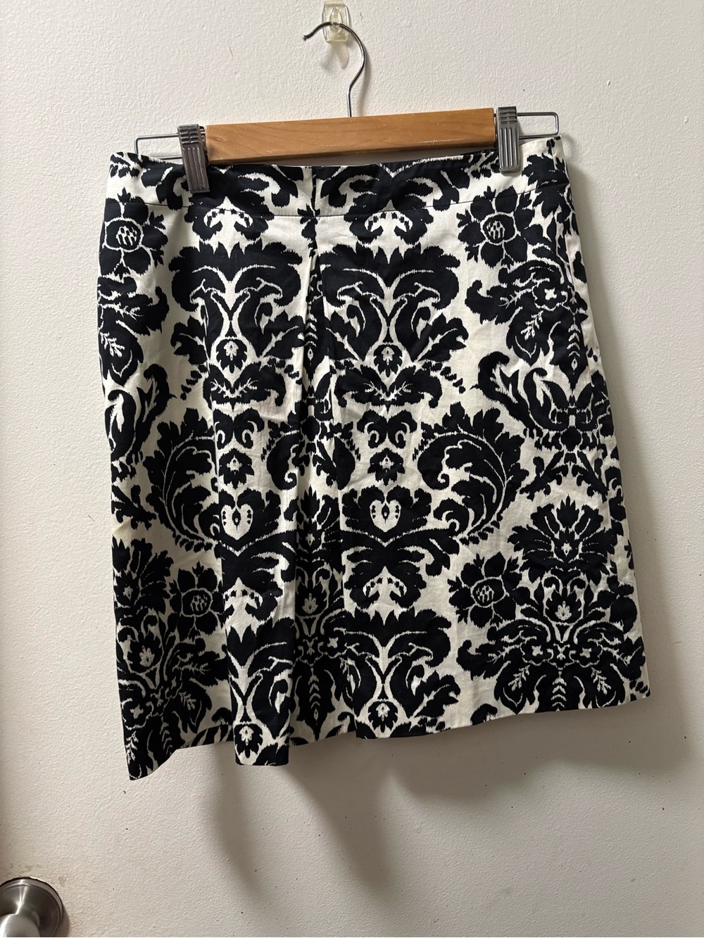 LOFT Black and White Damask Mini Skirt size 2P